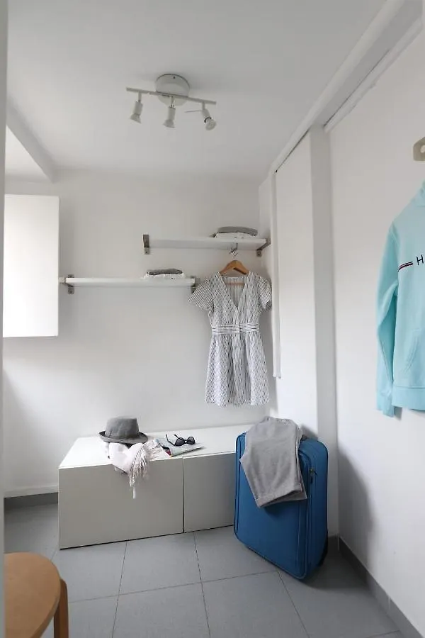 Chic Urban Retreat At Downtown With Balcony & Views, 5Th-Floor No Lift Daire Lisboa